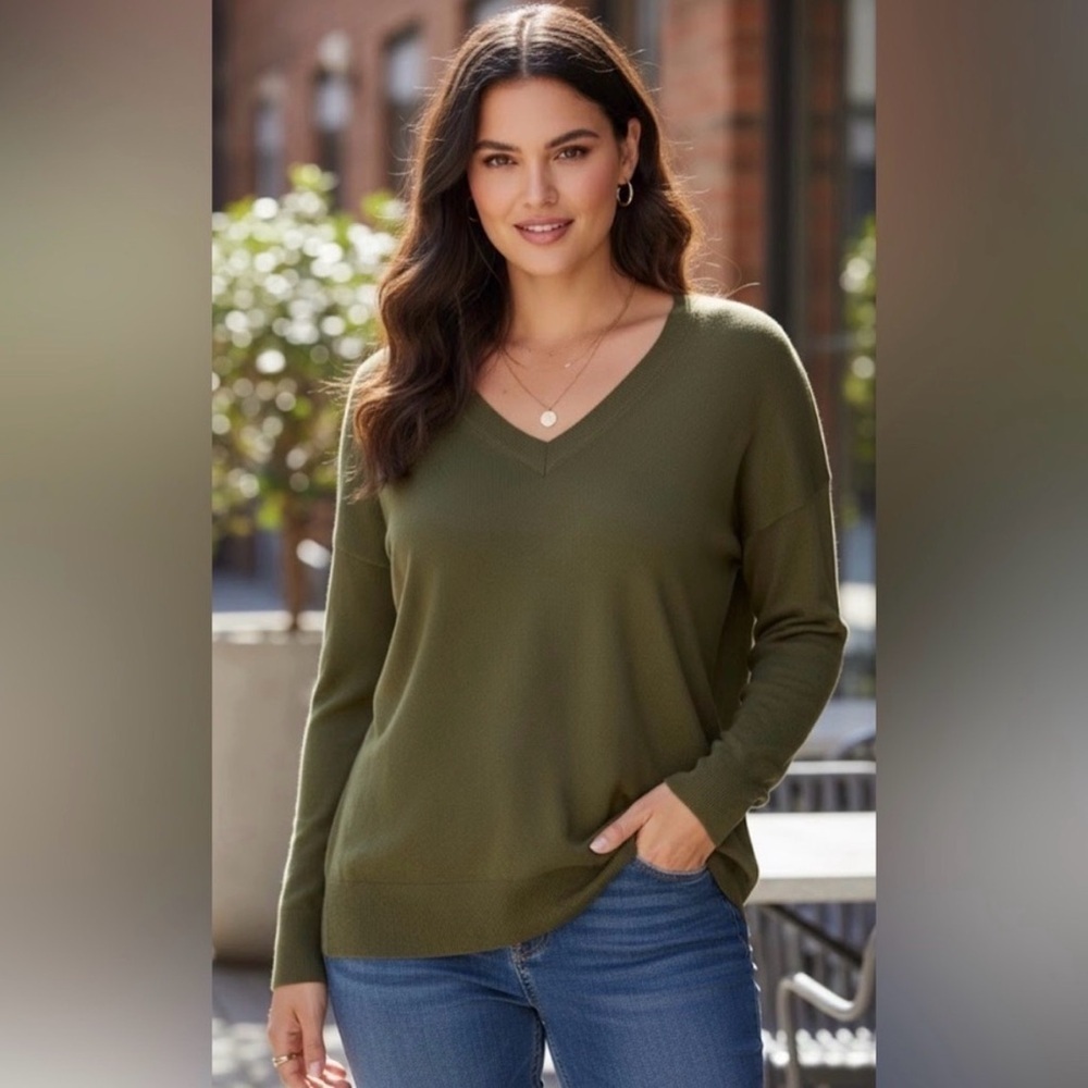 Daily Ritual | Olive V-Neck Sweater | Sz M